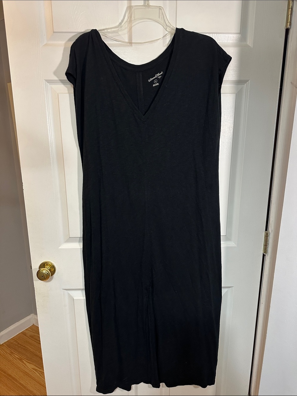 Universal Thread Black V-Neck Cap Sleeve Midi Dress